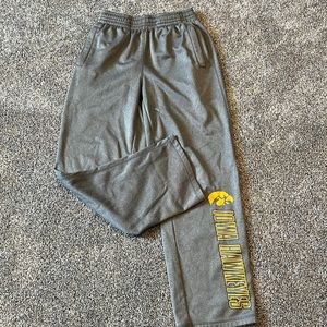 Mens Iowa Hawkeye sweatpants. Size M.